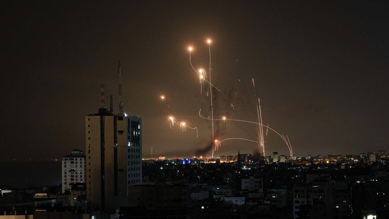  إصابة 3 أشخاص جراء سقوط صاروخ أطلق من غزة على مدينة اشكلون