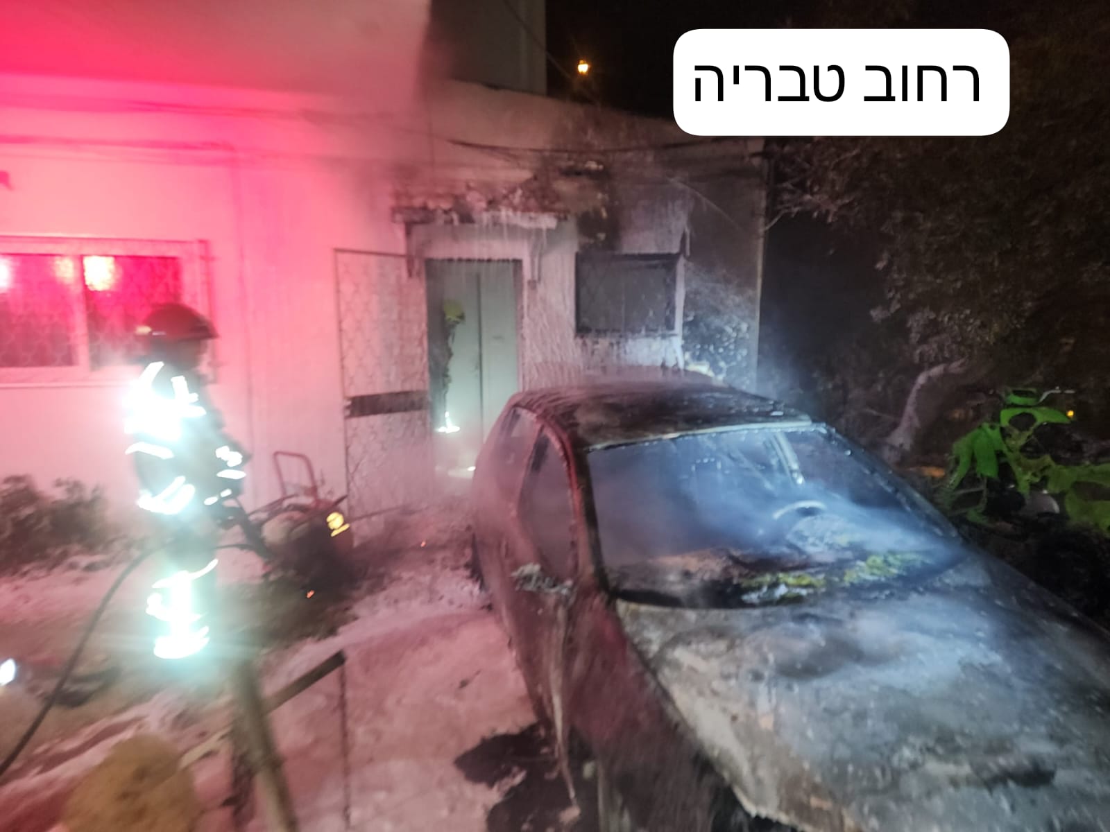 حيفا : حريق في ٣ سيارات واصابة شخص.