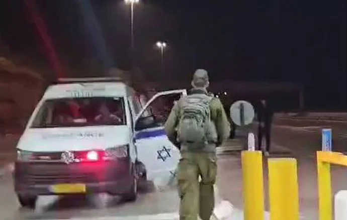 احباط تهريب ثمانية فلسطينيين بواسطة سيارة اسعاف