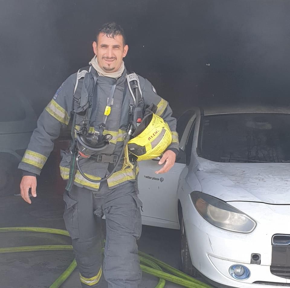 فاجعة في بيت جن : رجل الإطفاء الشاب ابو الامير عدنان سلمان اسعد لقي مصرعه في عملية انقاذ