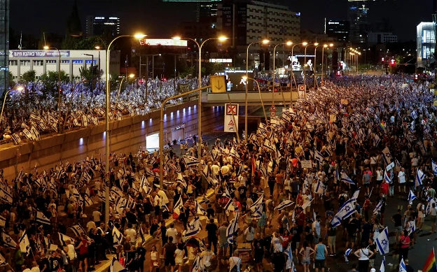 استعدادات لتصعيد الاحتجاجات  ضد الانقلاب القضائي خلال الشهر القادم