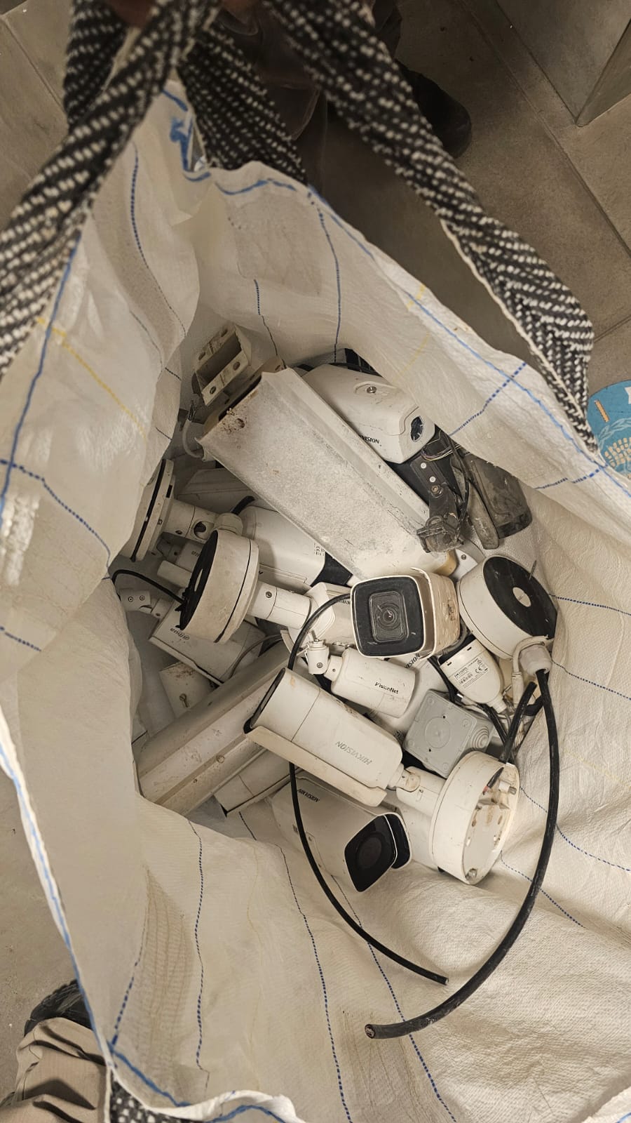 إزالة 24 كاميرا تم وضعها في مجمعات.في كفر ياسيف والجديدة المكر
