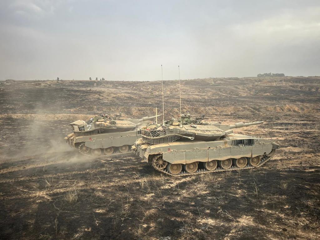 الجيش الإسرائيلي يعلن رسميا أنه يستعد لاجتياح بري واسع لقطاع غزة