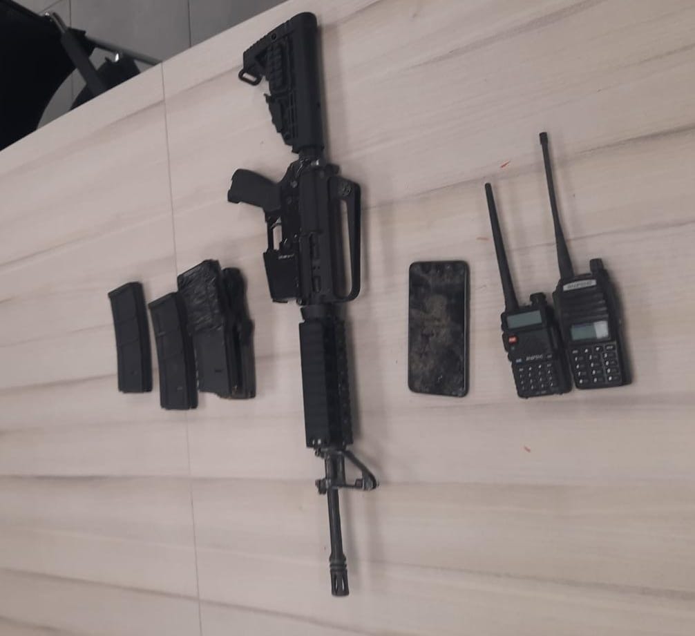 ضبط سلاح من نوع ام 16 ومبلغ كبير من المال في دير حنا