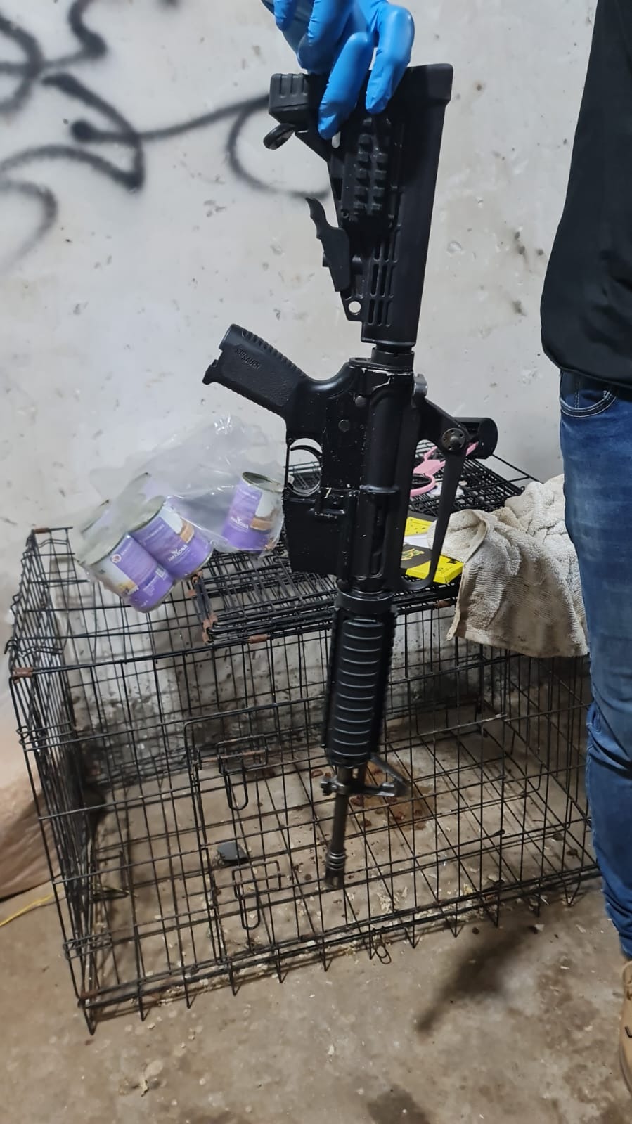 ضبط سلاح من نوع ام 16 ومبلغ كبير من المال في دير حنا