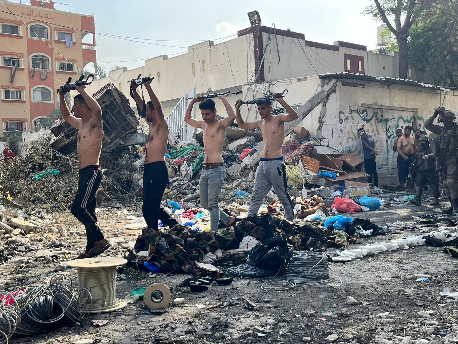 الجيش يعتقل عشرات من عناصر حماس في مستشفى كمال عدوان في غزة