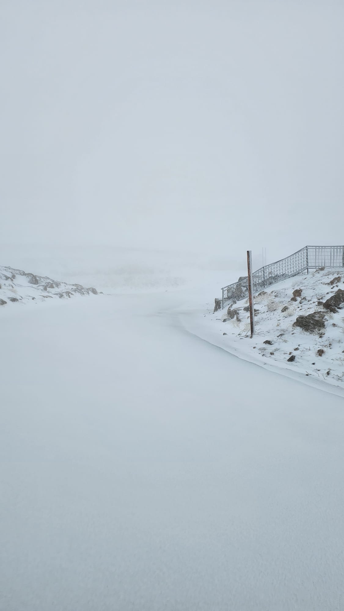 جبل الشيخ يرتدي ثوبا ناصع البياض : ‘المنطقة مغلقة بسبب الأوضاع الأمنية‘