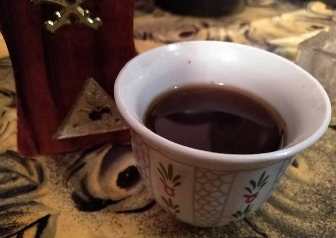 شرب القهوة على معدة خالية.. هل يضر بصحتك؟