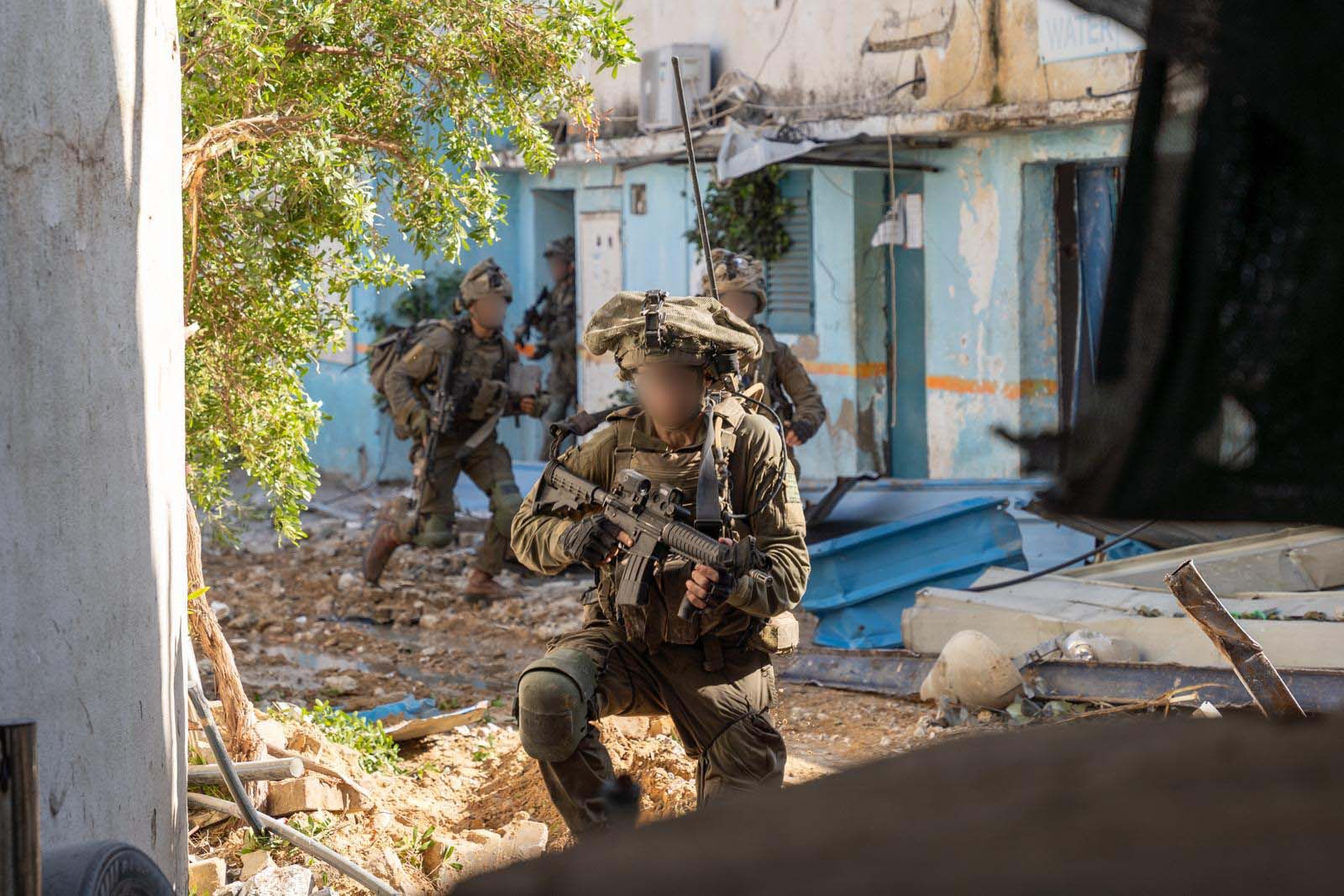 جيش الدفاع الاسرائيلي : في خان يونس القضاء على عشرات المخربين والعثور على العديد من الوسائل القتالية