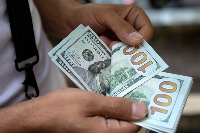 على خلفية التوتر مع إيران: الدولار يقفز إلى 3.76 شيكل