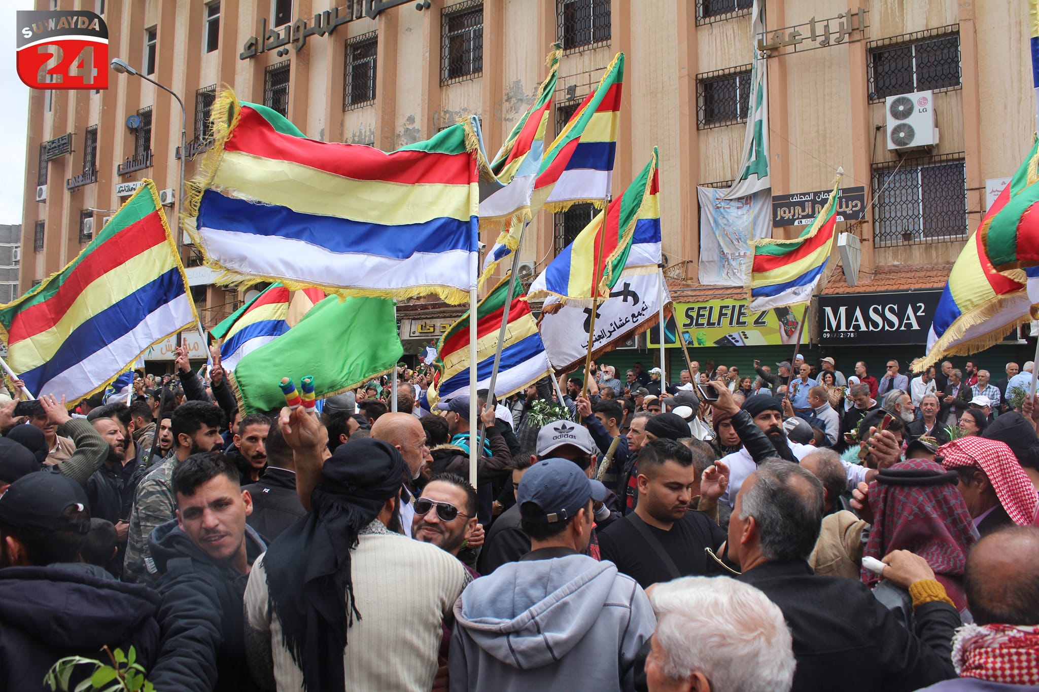 ساحة الكرامة السويداء : هزّ الجبل بتلمه ! 