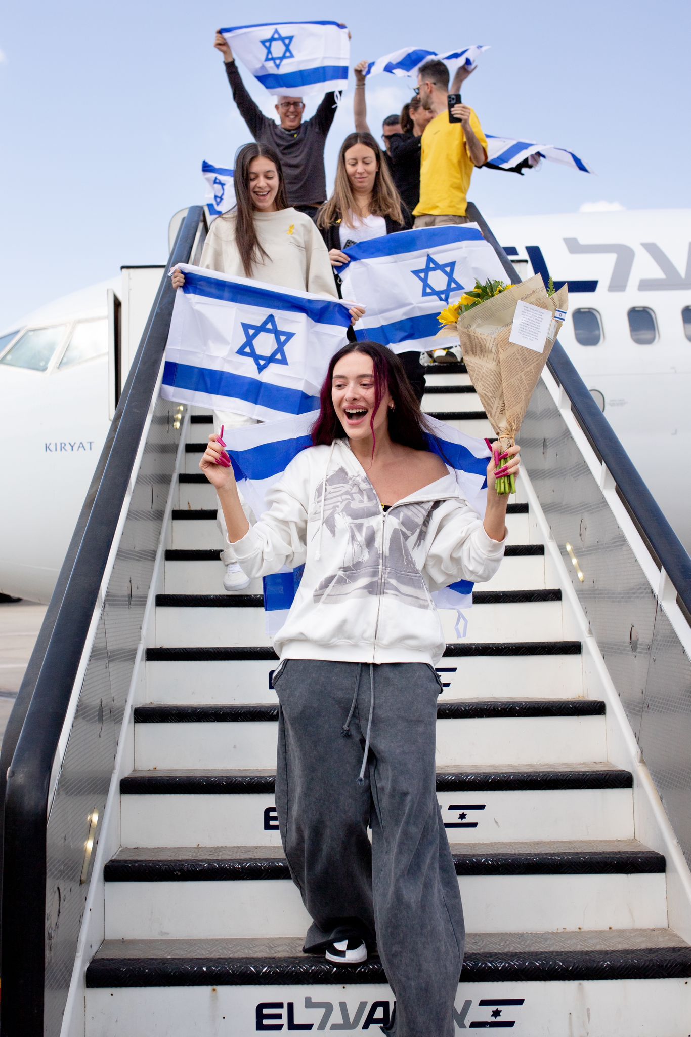 طائرة تابعة ال عال من مالمو تهبط في إسرائيل وعلى متنها عيدن جولان والوفد الإسرائيلي المشارك في يوروفيجن