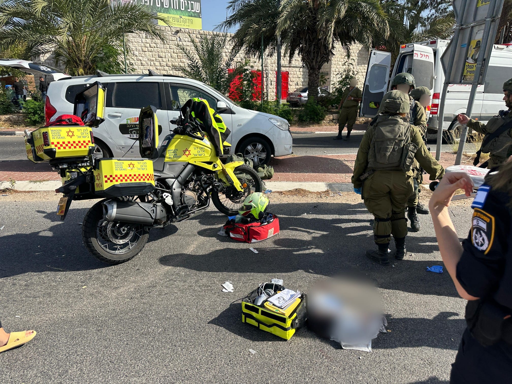 الجيش الدفاع الاسرائيلي : ‘اصابة جندي اثر تعرضه للدهس قرب حاجز رنتيس ومطاردة سيارة المشتبه‘