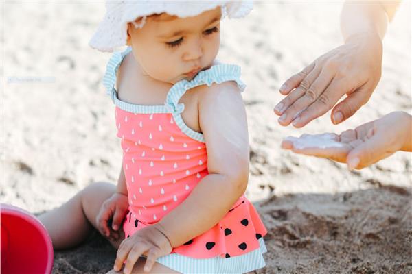 مخاطر صحية تهدد الأطفال في الصيف