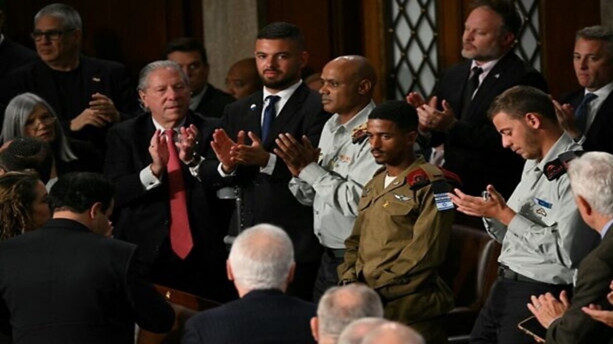 من هو الجندي الإسرائيلي "المسلم" الذي حضر مع نتنياهو ووقف له الكونغرس مصفقا؟